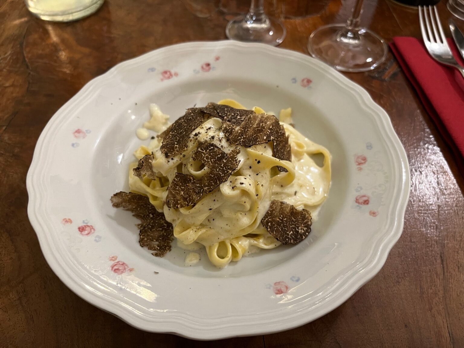 タリアテッレアルタルトゥーフォ（トリュフの平打ちパスタ）の写真