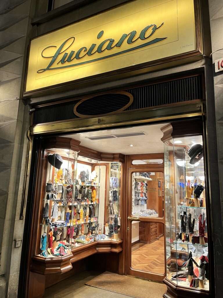Luciano leather gloves in Florence