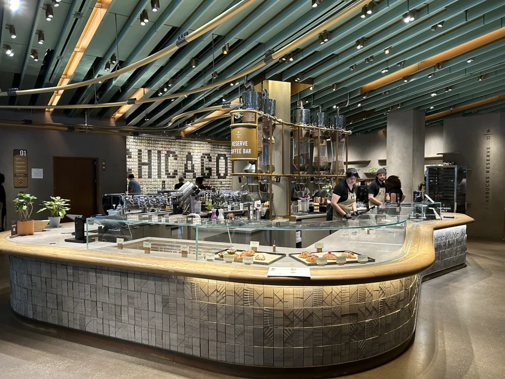 スターバックス・リザーブ・ロースタリー・シカゴ1階の店内 